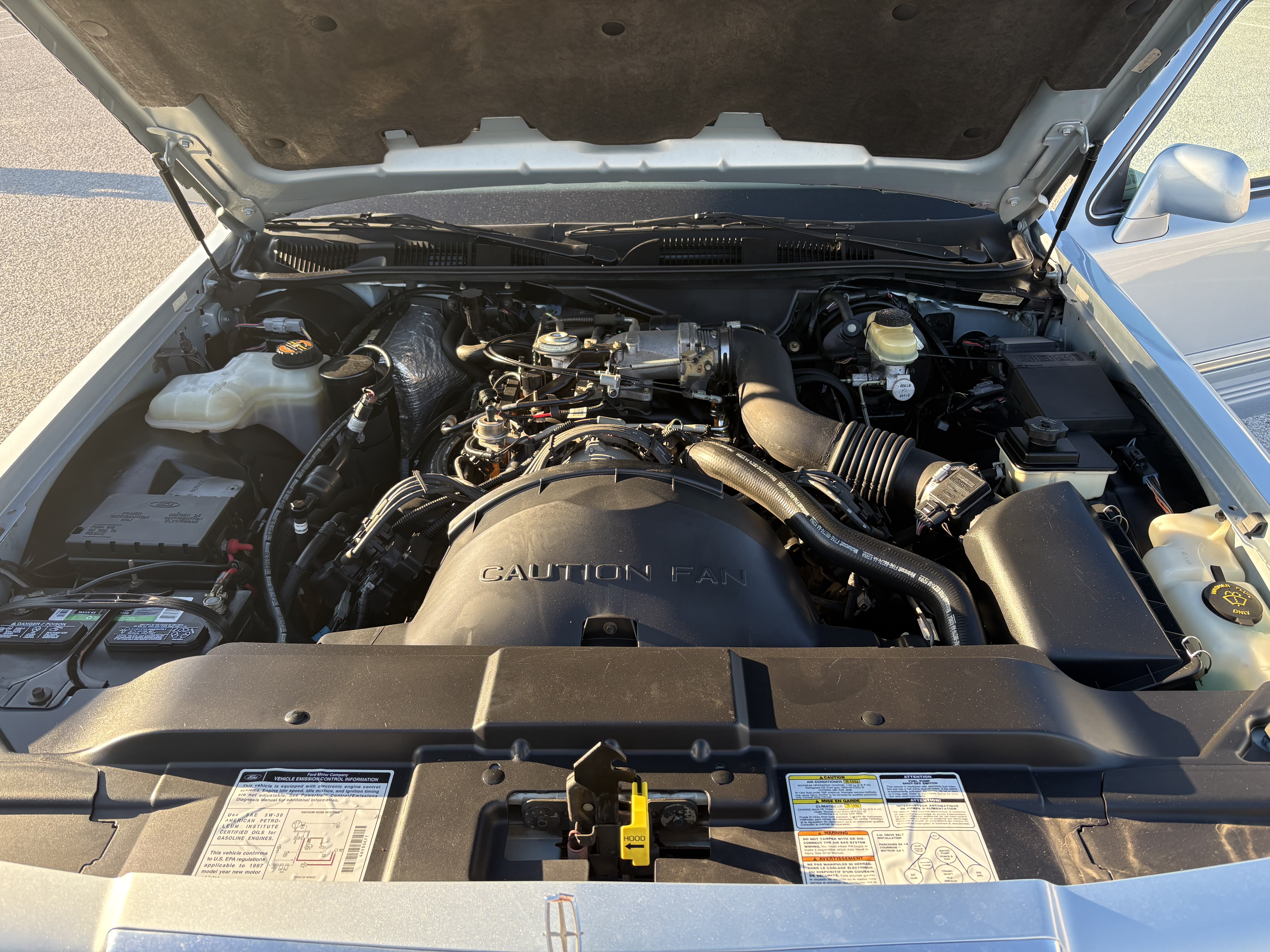 Used 1997 Lincoln Town Car Executive RWD image 2