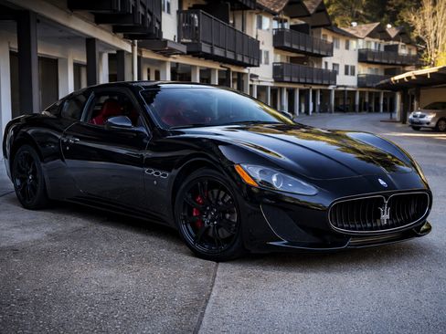 Used 2014 Maserati GranTurismo Sport image 2