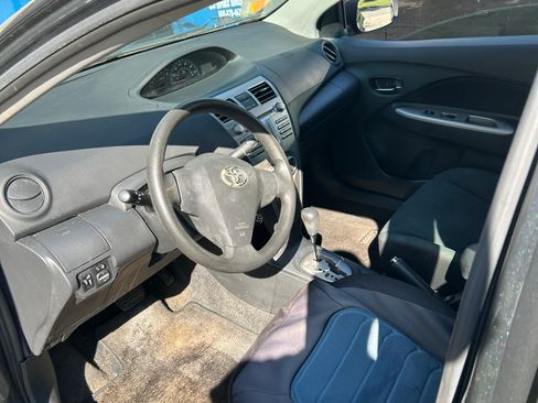 Used 2010 Toyota Yaris Sedan image 6