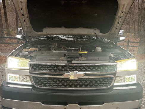 Used 2006 Chevrolet Silverado 2500 W/T w/ Heavy-Duty Power Package image 23