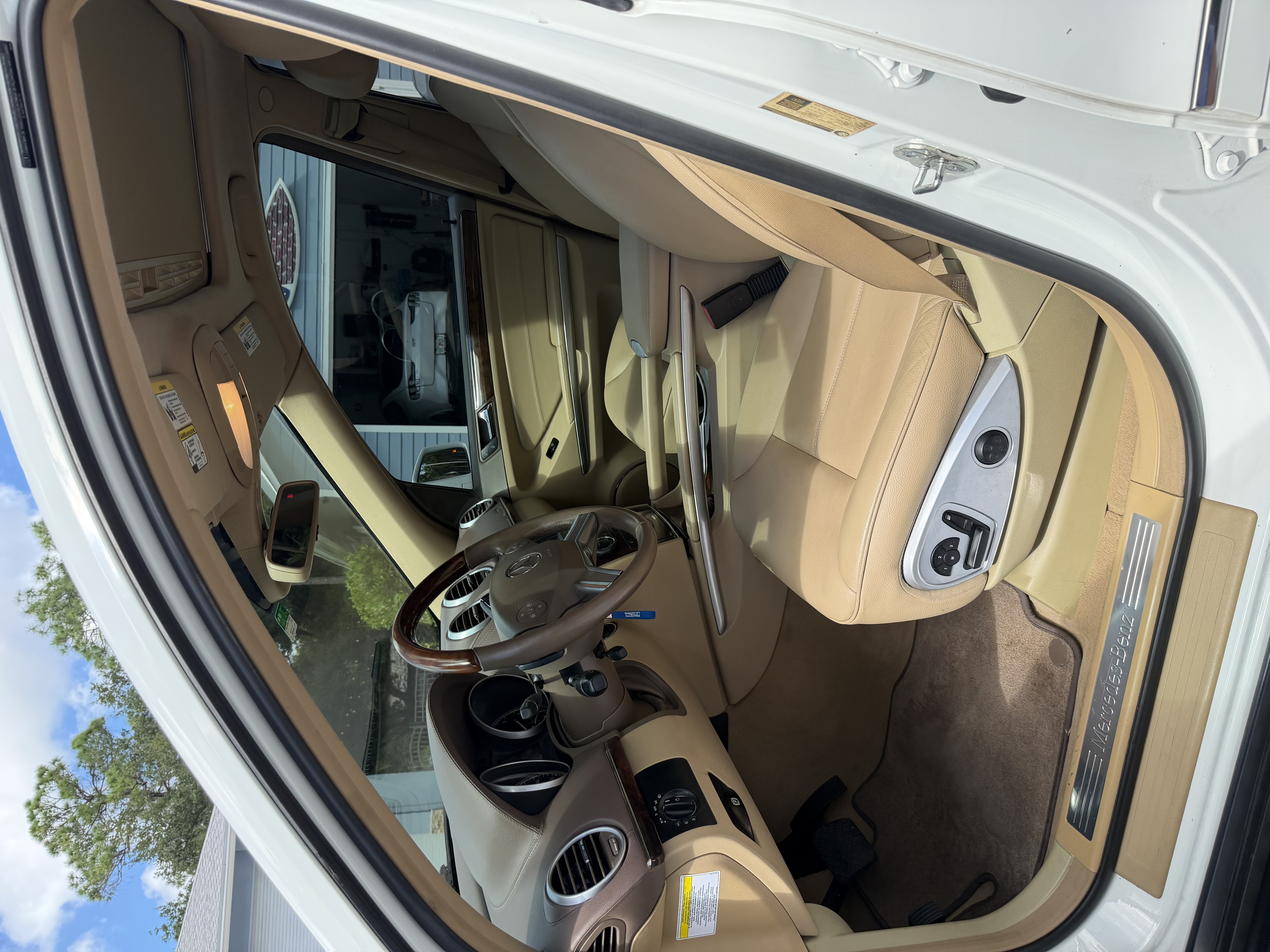 Used 2011 Mercedes-Benz GL 450 4MATIC w/ Premium 2 Pkg image 2