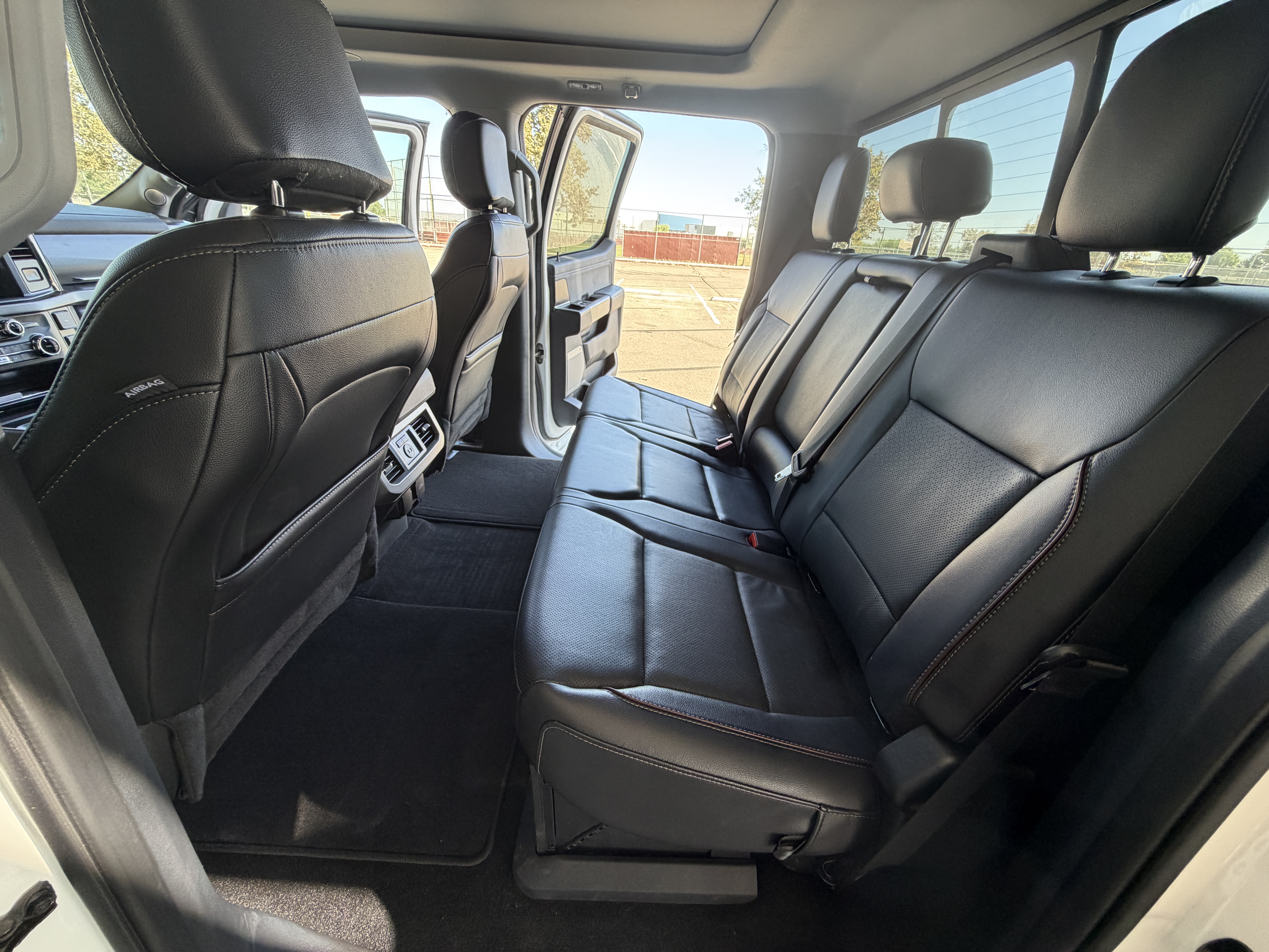 Used 2024 Ford F350 Lariat w/ Lariat Ultimate Package AWD/4WD image 14