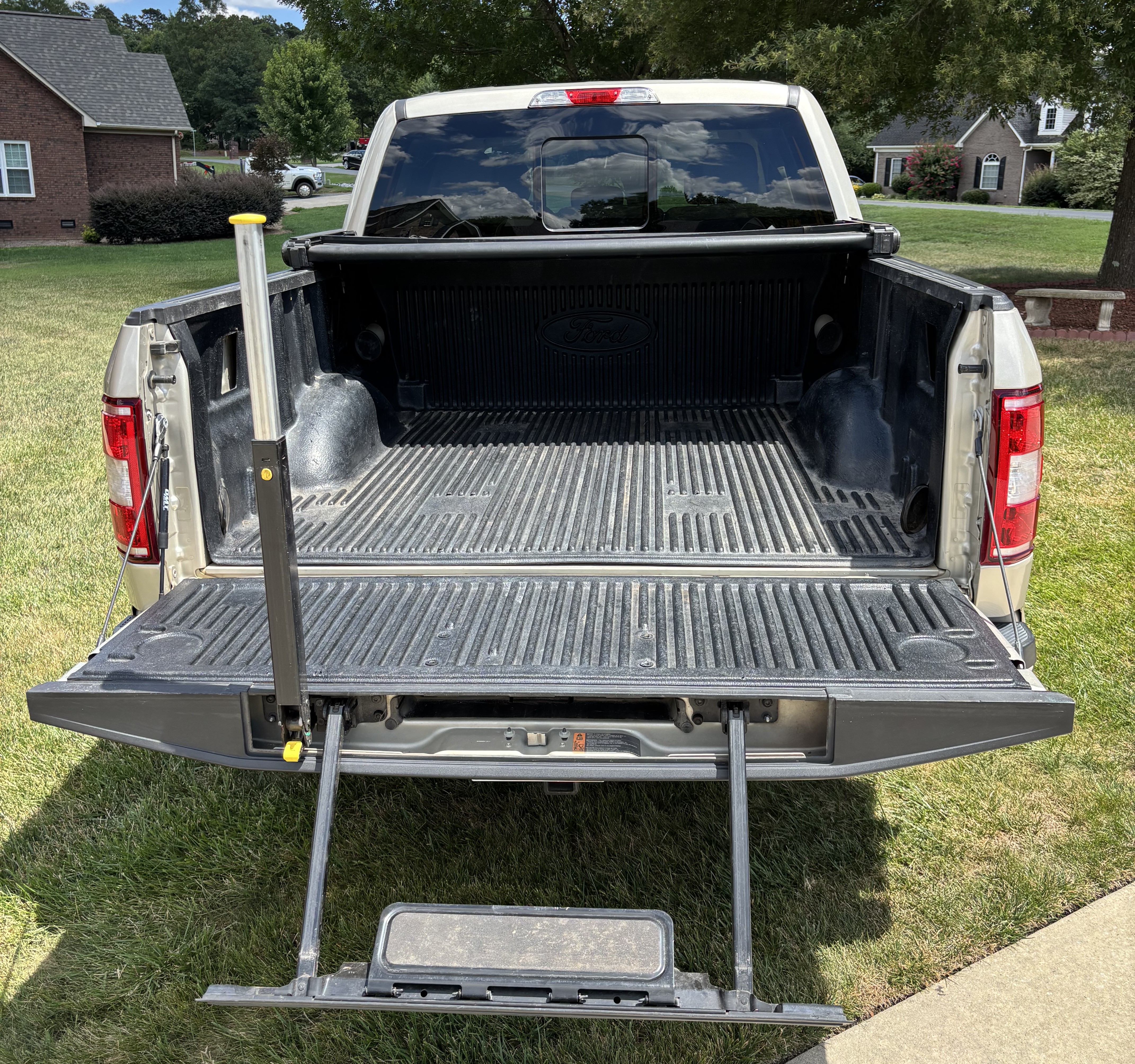 Used 2018 Ford F150 XLT w/ Equipment Group 302A Luxury AWD/4WD image 5