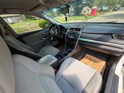 Used 2016 Toyota Camry SE FWD image 10