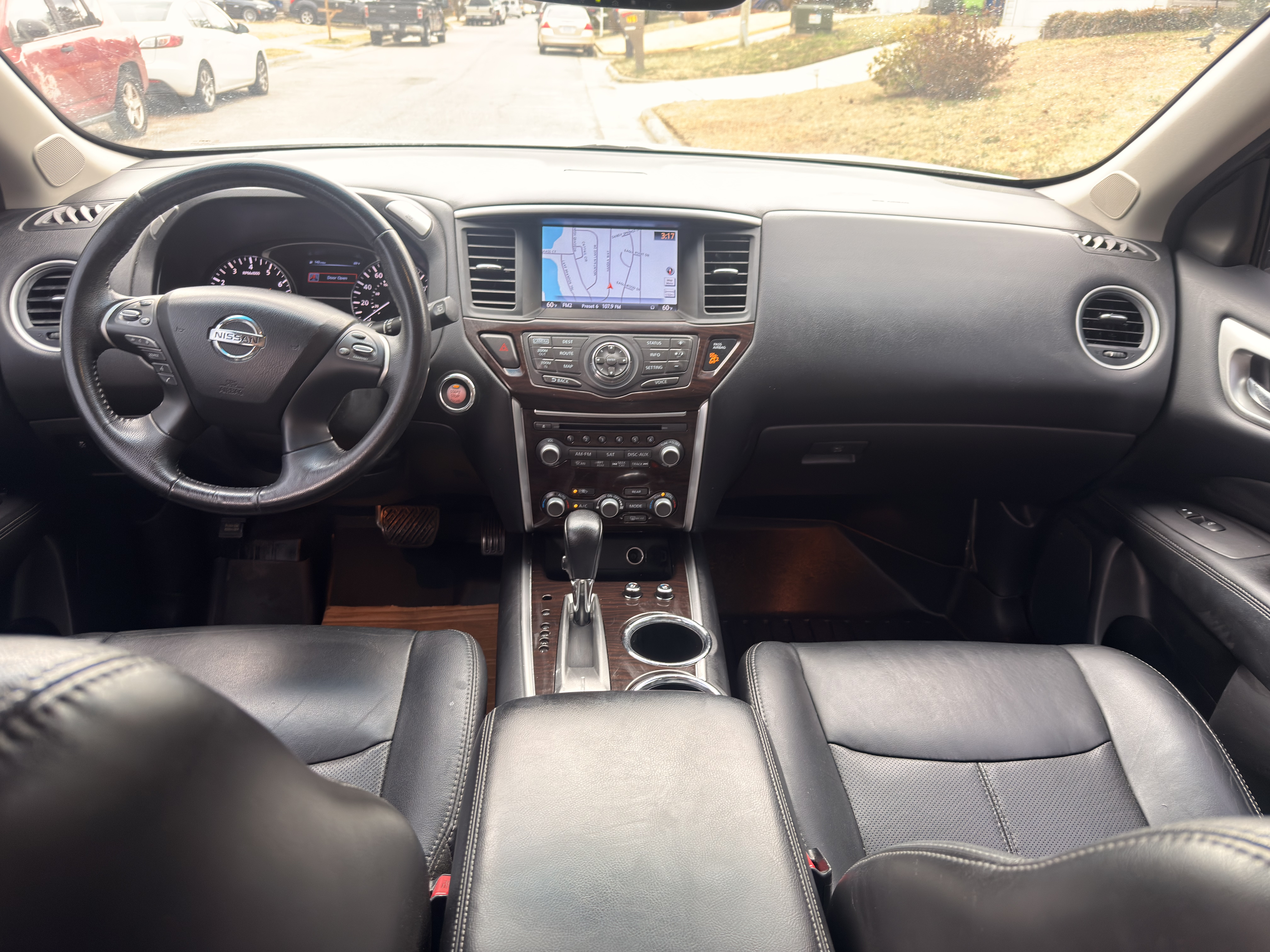 Used 2014 Nissan Pathfinder Platinum w/ Platinum Premium Package FWD image 11