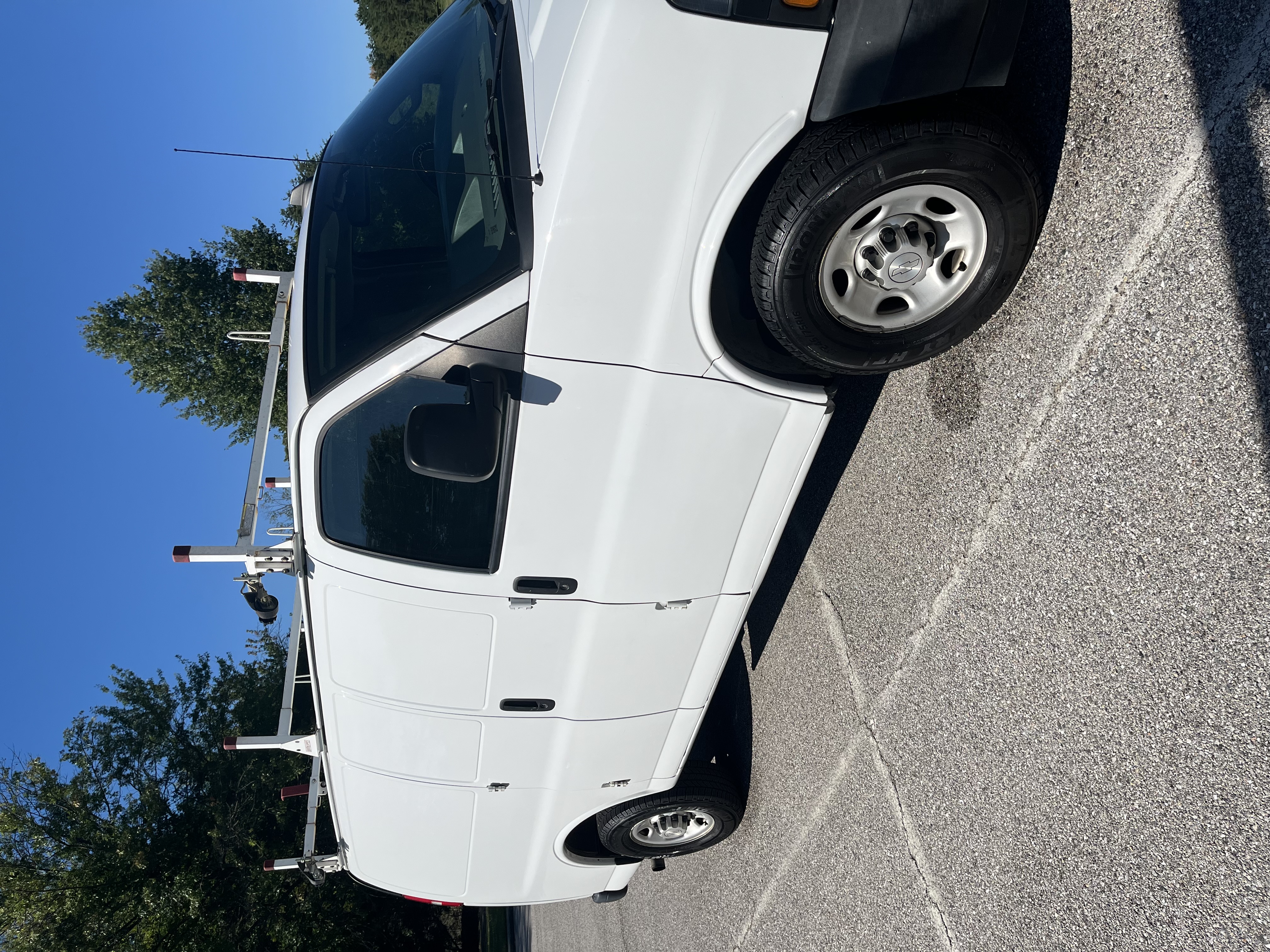 Used 2019 Chevrolet Express 3500 w/ Driver Convenience Package RWD image 11