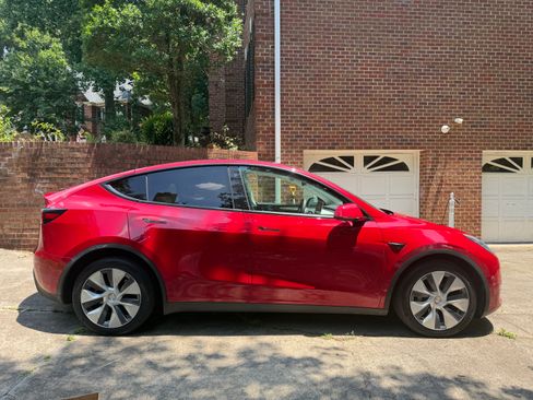 Used 2023 Tesla Model Y Long Range AWD/4WD image 5