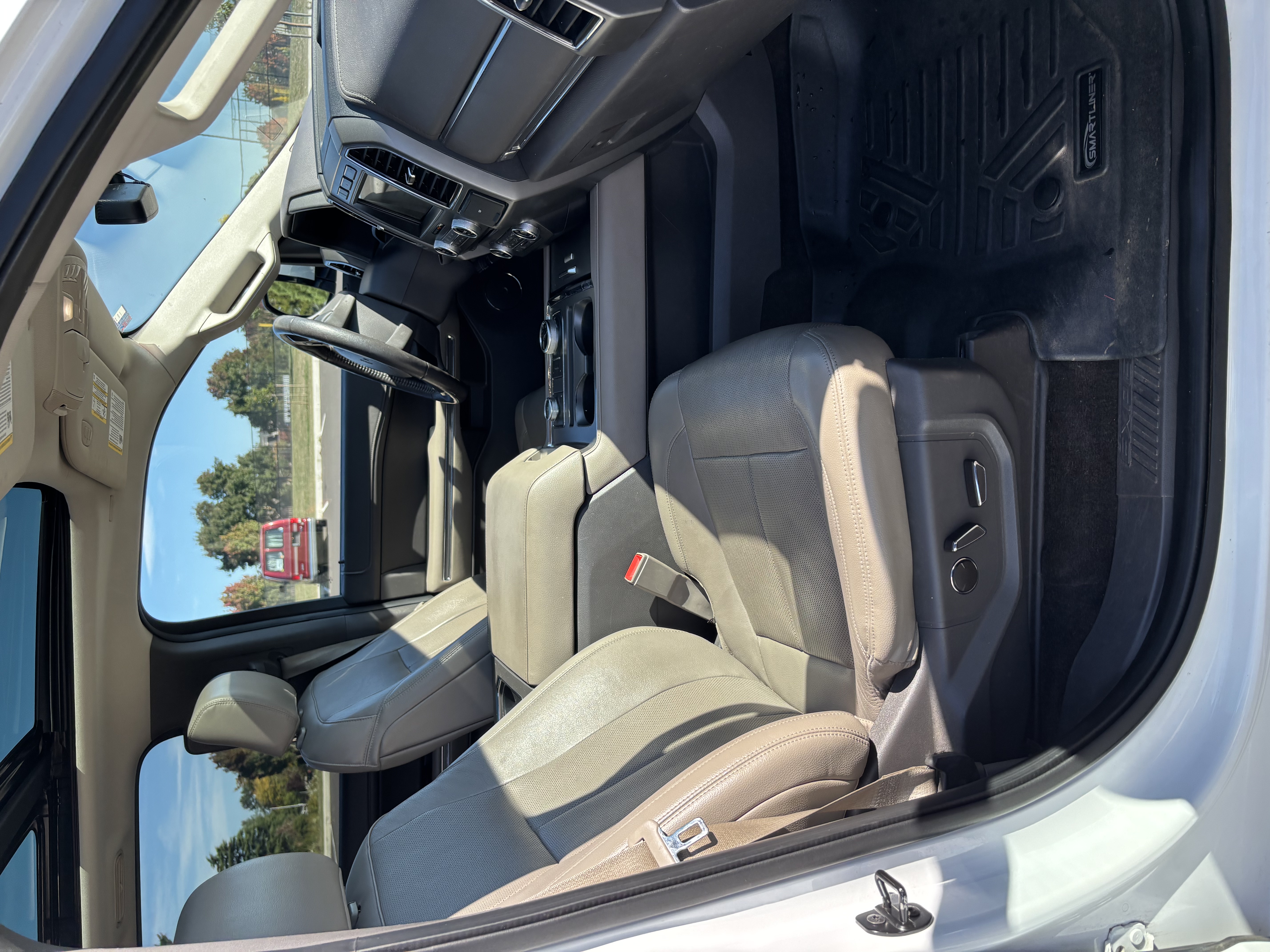 Used 2018 Ford Expedition Max XLT w/ Equipment Group 202A AWD/4WD image 15