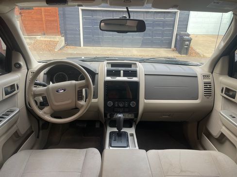 Used 2011 Ford Escape XLT image 9