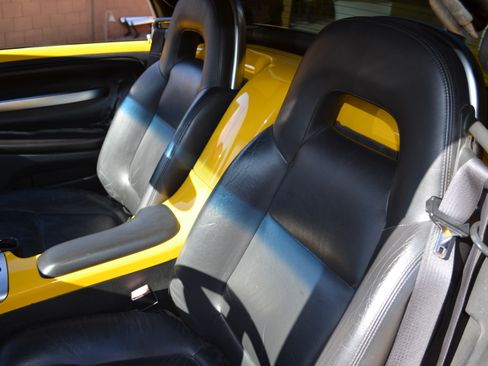 Used 2004 Chevrolet SSR w/ Preferred Equipment Group image 17