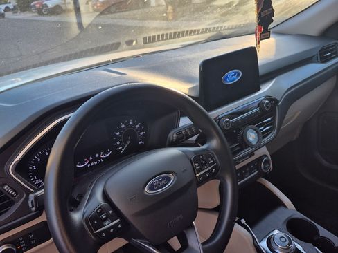 Used 2020 Ford Escape SE image 18