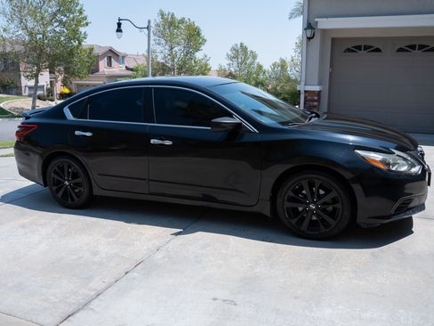 Used 2017 Nissan Altima 2.5 SR w/ Midnight Edition Package FWD image 8
