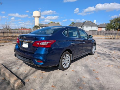 Used 2018 Nissan Sentra S image 10