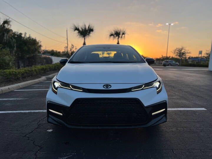 Used 2022 Toyota Corolla SE FWD image 2