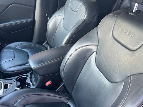 Used 2015 Jeep Cherokee Latitude w/ Comfort/Convenience Group AWD/4WD image 9