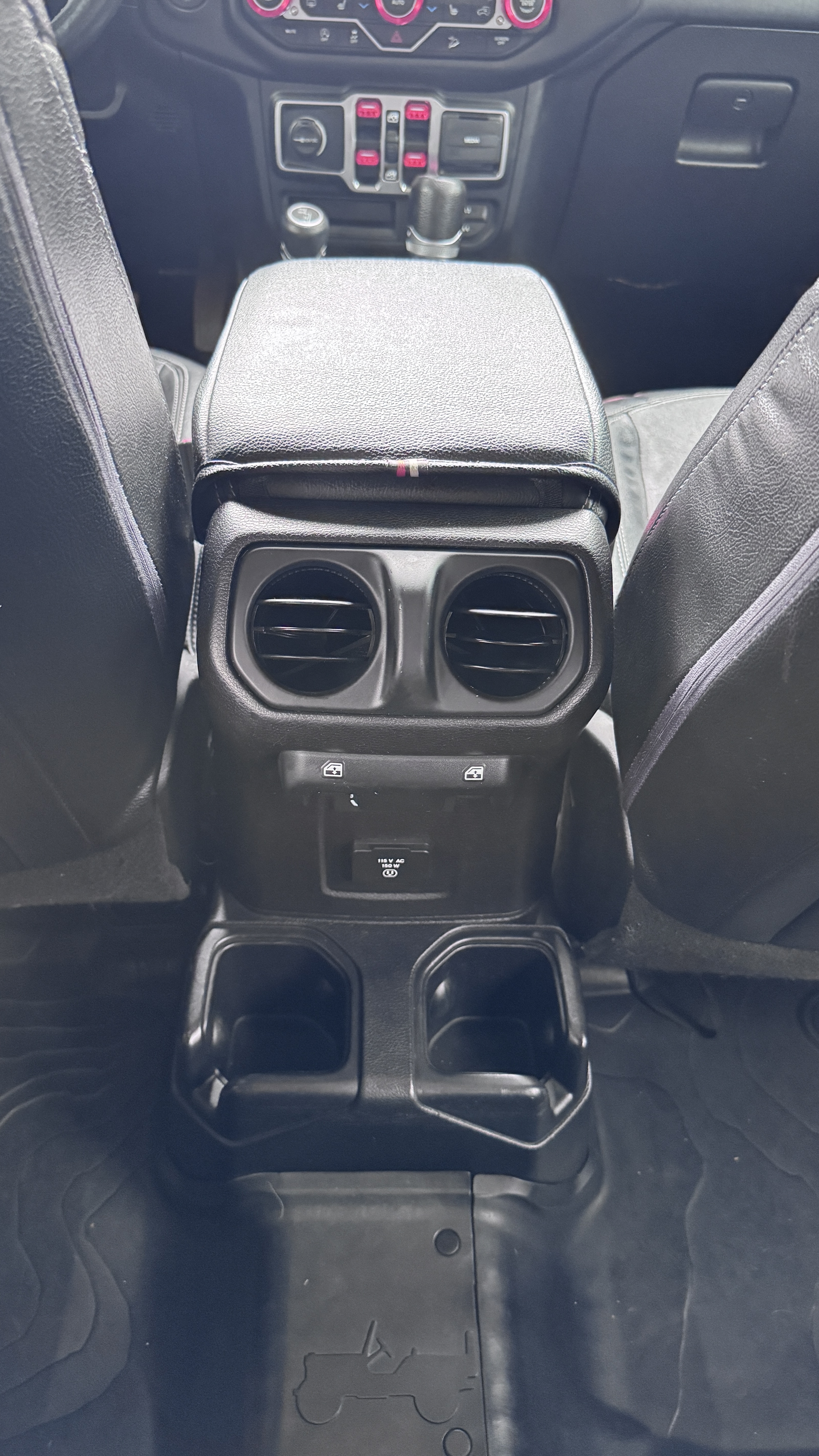 Used 2018 Jeep Wrangler Unlimited Sahara AWD/4WD image 16