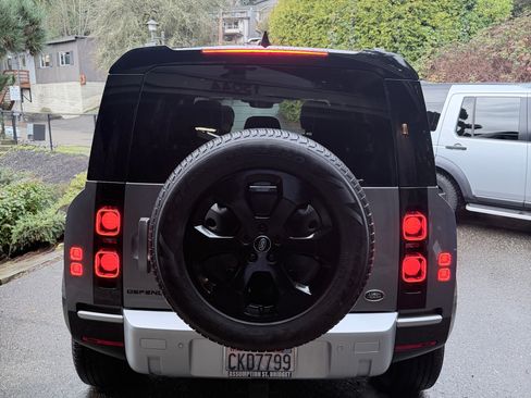 Used 2023 Land Rover Defender 110 S image 6