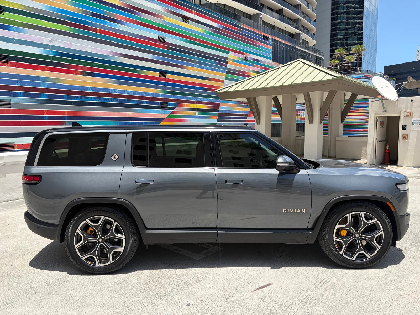 Used 2023 Rivian R1S Launch Edition Quad AWD/4WD image 4