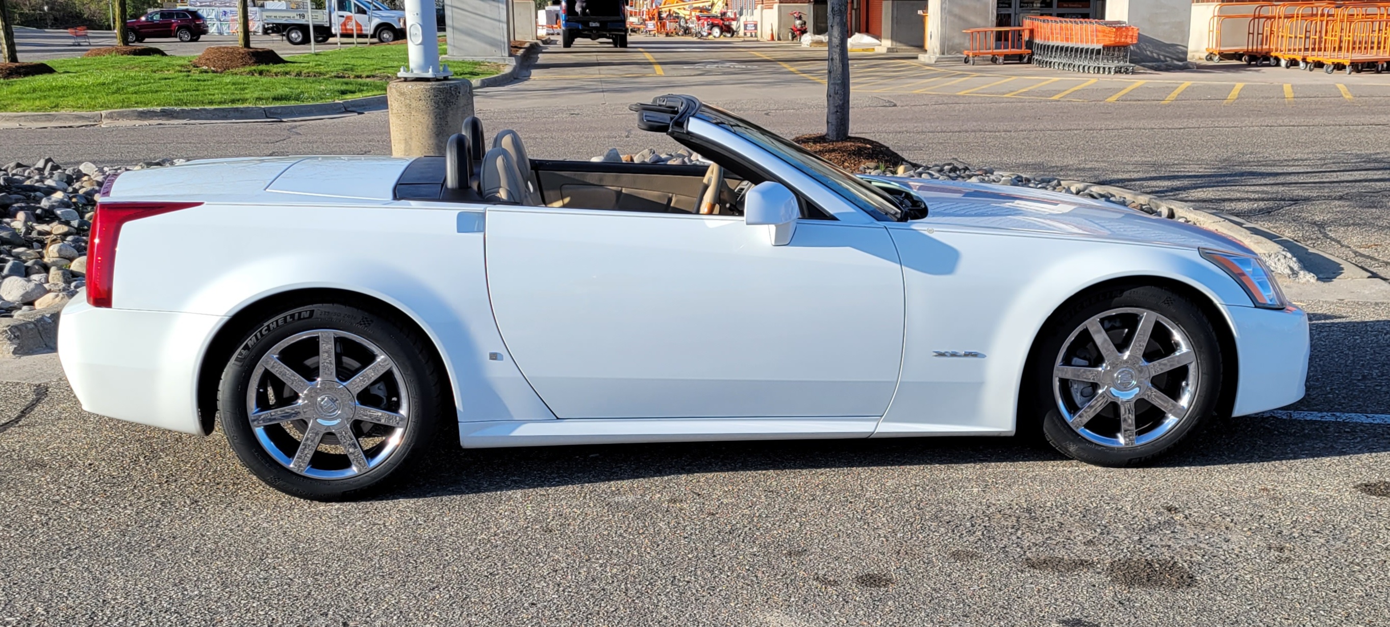 Used 2008 Cadillac XLR RWD image 9