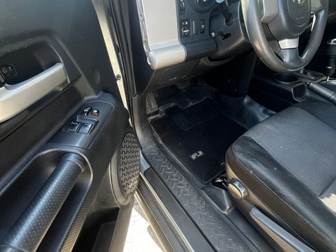 Used 2009 Toyota FJ Cruiser 4WD image 20