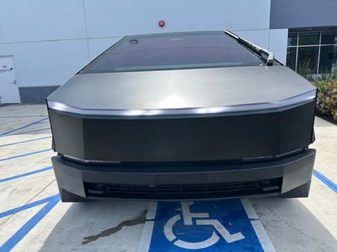 Used 2024 Tesla Cybertruck AWD Crew Cab image 4