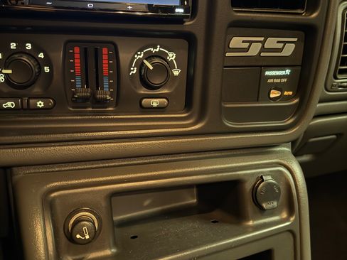 Used 2004 Chevrolet Silverado 1500 SS image 20