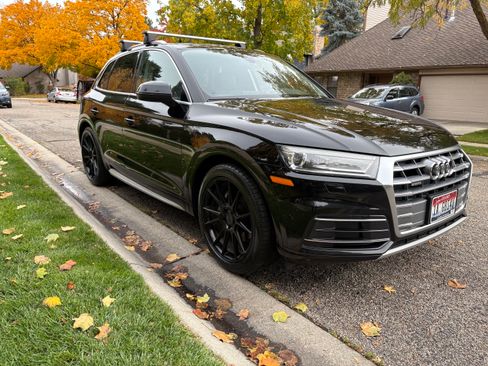 Used 2019 Audi Q5 2.0T Premium AWD/4WD image 2
