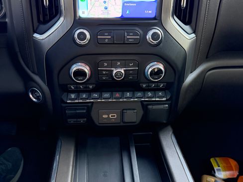 Used 2022 GMC Sierra 3500 Denali w/ Denali Ultimate Package image 10