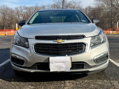Used 2015 Chevrolet Cruze LS image 2