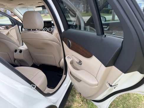 Used 2022 Mercedes-Benz GLC 300 4MATIC image 14