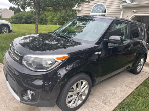 Used 2018 Kia Soul + w/ Audio Package FWD image 5