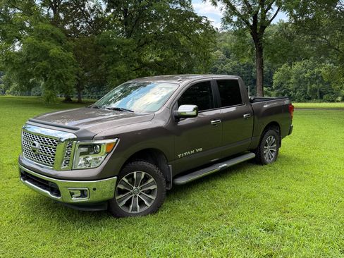 Used 2018 Nissan Titan SL AWD/4WD image 1