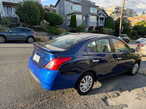 Used 2018 Nissan Versa SV FWD image 9