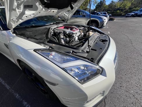 Used 2014 Nissan GT-R Premium image 19