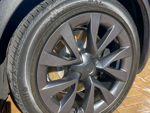 Used 2022 Tesla Model X Plaid image 21