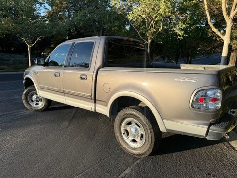 Used 2002 Ford F150 4x4 SuperCrew image 2