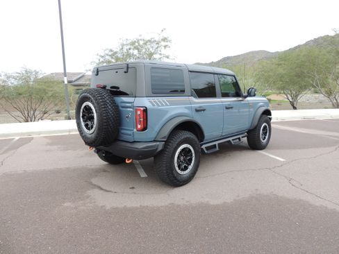 Used 2024 Ford Bronco Badlands image 2