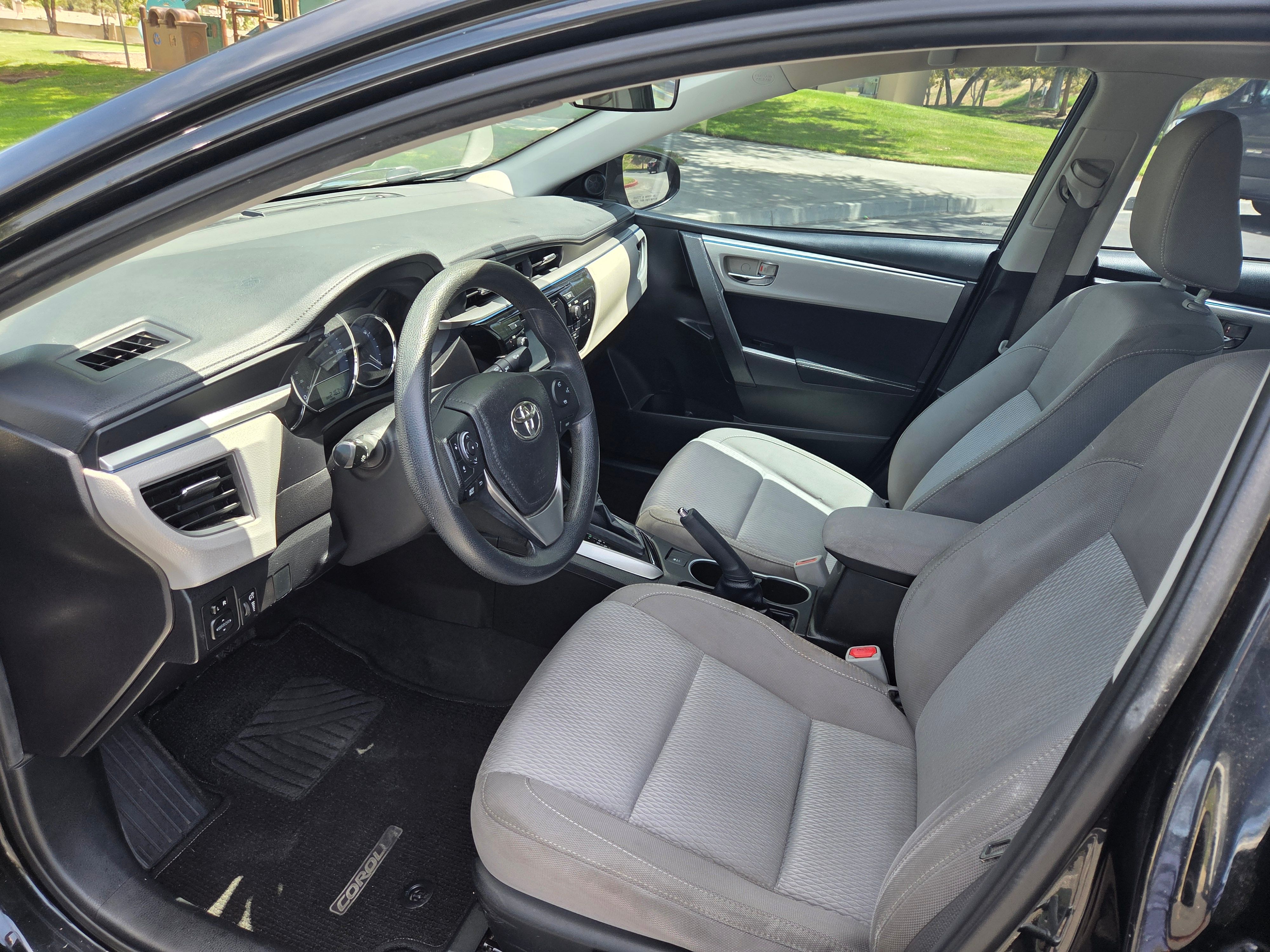 Used 2016 Toyota Corolla LE FWD image 8