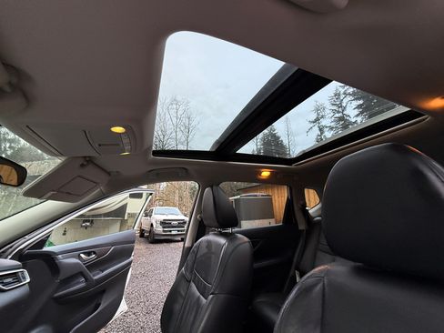 Used 2015 Nissan Rogue SL w/ SL Premium Package image 11