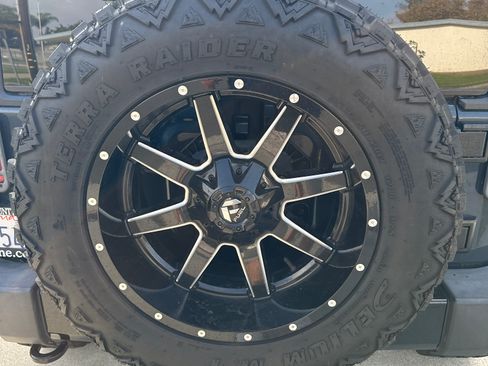 Used 2018 Jeep Wrangler Unlimited Sport image 28