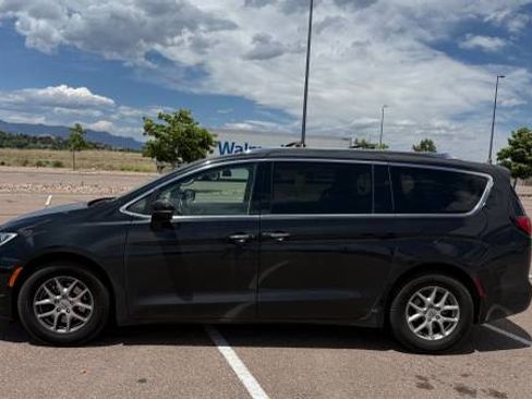 Used 2021 Chrysler Pacifica Touring-L FWD image 19