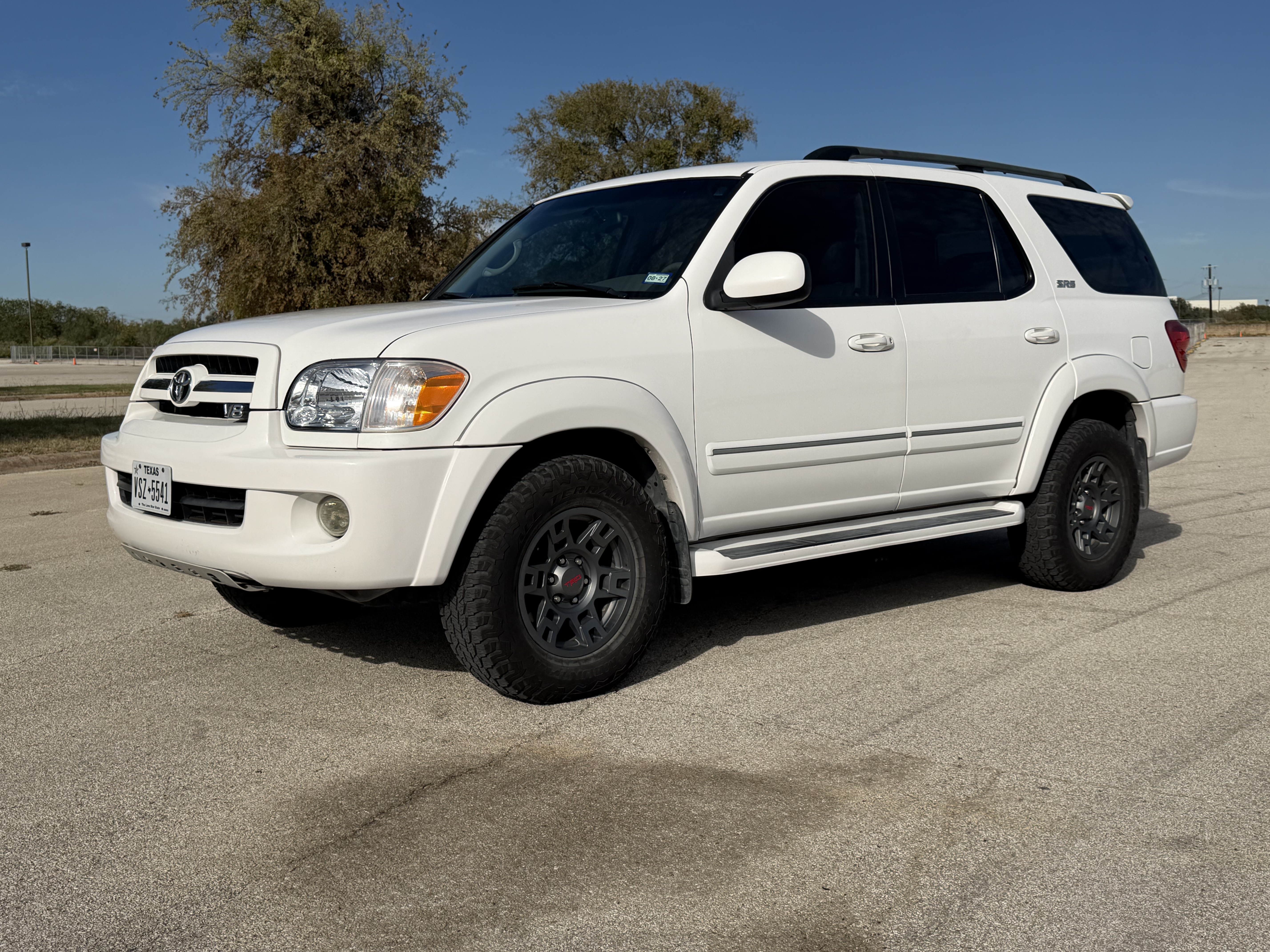 Used 2005 Toyota Sequoia SR5 AWD/4WD image 1