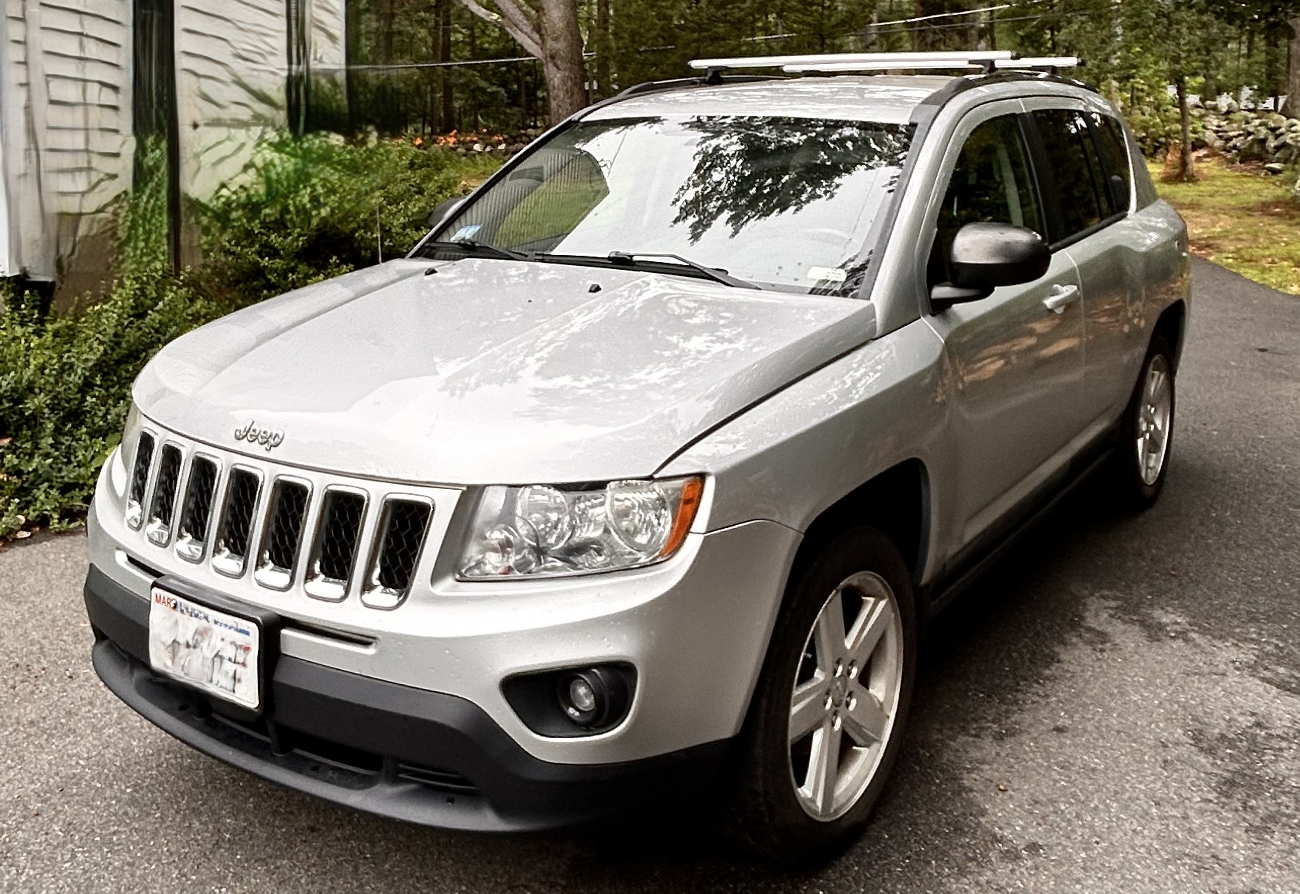 Used 2011 Jeep Compass Limited AWD/4WD image 2