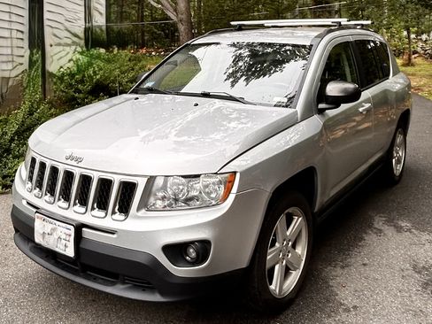 Used 2011 Jeep Compass Limited image 2