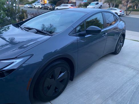 Used 2025 Toyota Prius XLE image 2