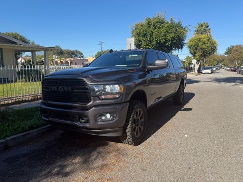 Used 2020 RAM 3500 Big Horn w/ Night Edition image 2