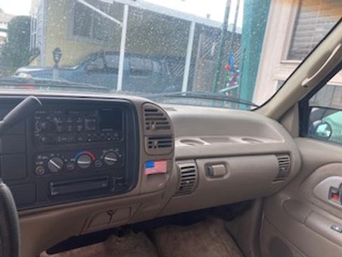 Used 1996 GMC Suburban 2500 image 12