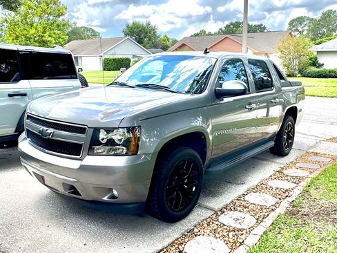 Used 2009 Chevrolet Avalanche LT RWD image 2