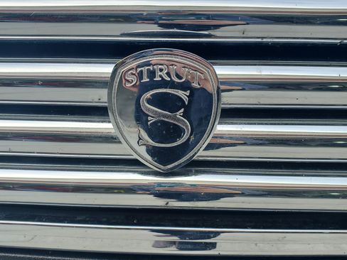 Used 2003 HUMMER H2 w/ Preferred Equipment Group image 6