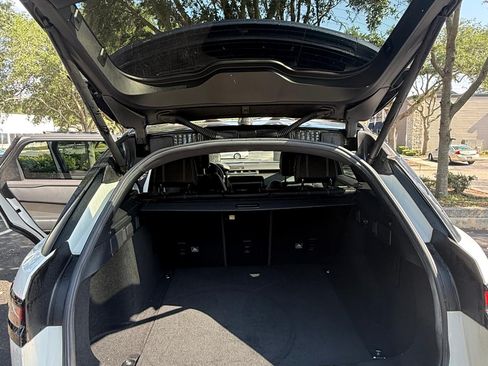 Used 2019 Land Rover Range Rover Velar S AWD/4WD image 8